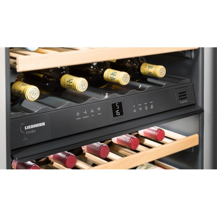Cave a vin 2 températures Liebherr UWTgb1682 sous plan