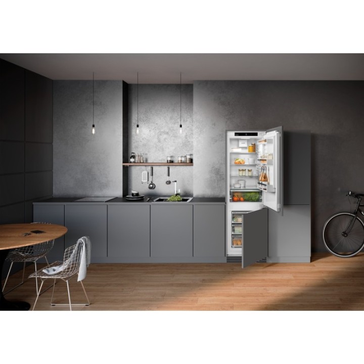 Réf.-congel.encastr. avec EasyFresh. NoFrost Liebherr ICNe 5103 Pure NoFrost vue 4